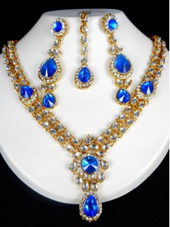 Kundan Jewelry Set